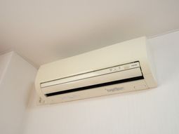 壁付けエアコンのアップ