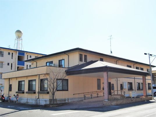 一階建ての落ち着いた外観