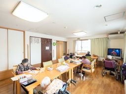 明るい多目的室の様子