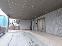 清潔なエントランスエリア