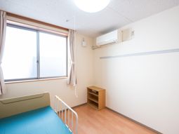 シンプルな居室の一角