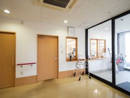 明るい受付エリア