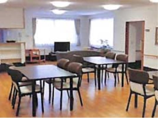 明るい共用リビング