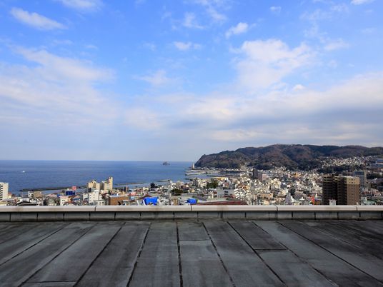  海と街が見えるテラス  