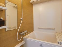 バリアフリー設計の浴室