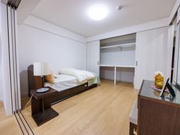 静かなベッドのある居室