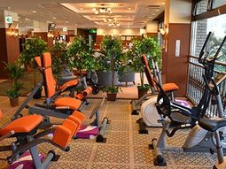 フィットネス機器と観葉植物