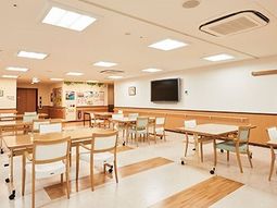 明るい食堂の様子