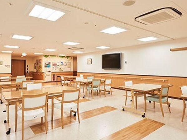 明るい食堂の様子