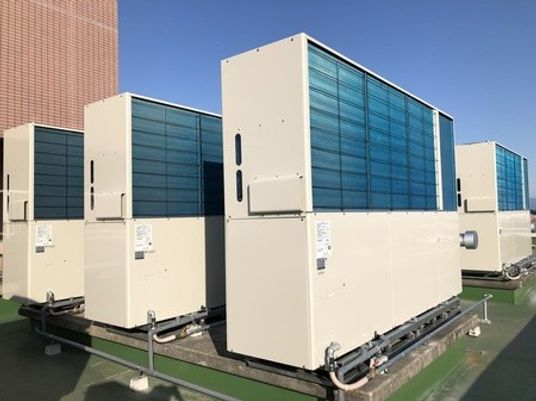 屋上の空調設備  
