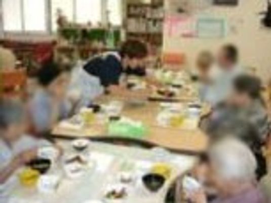 食事を楽しむ共有空間