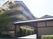 建物外観と門
