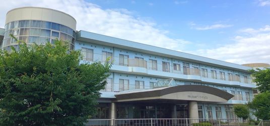 広々とした外観