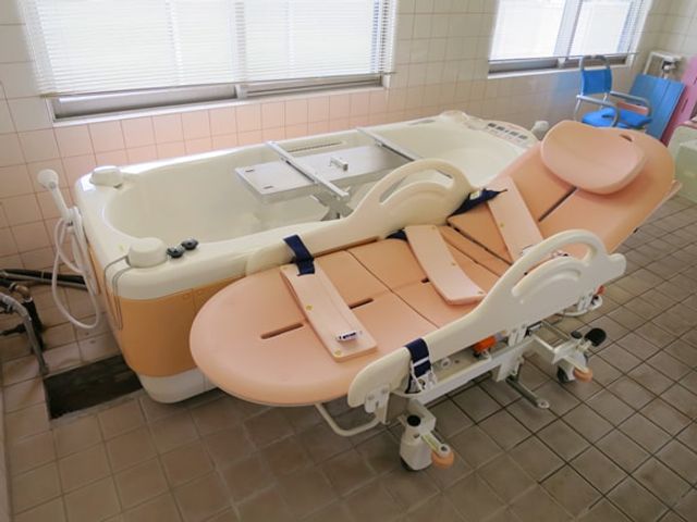 快適な浴室の設備 浴室 快適な過ごしやすい浴室で、高機能な入浴設備があります。自然光で明るい雰囲気です。