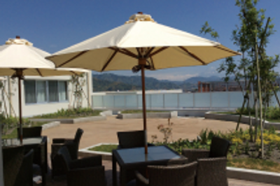 開放的な屋外テラス