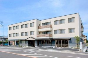 三階建ての建物外観