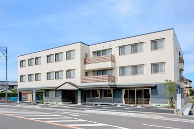 三階建ての建物外観