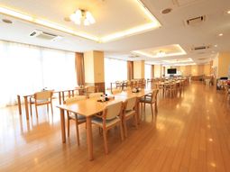 広々明るいダイニングスペース