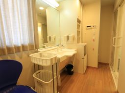 清潔な洗面台と設備