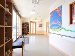 明るいエントランスホール