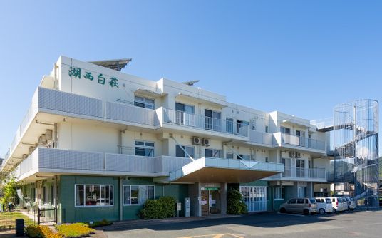 多層階の建物外観