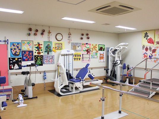 機能訓練室の運動機器  