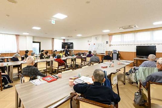 会話が弾むラウンジ