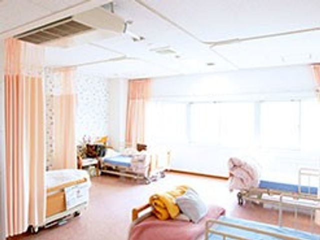 明るい居室 居室 広々とした明るい空間です。自然光がたっぷり入り、快適な環境で過ごせます。