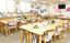 明るい食堂風景