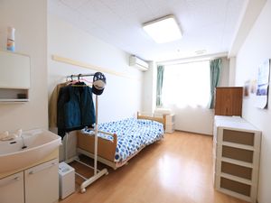 明るい居室の一角