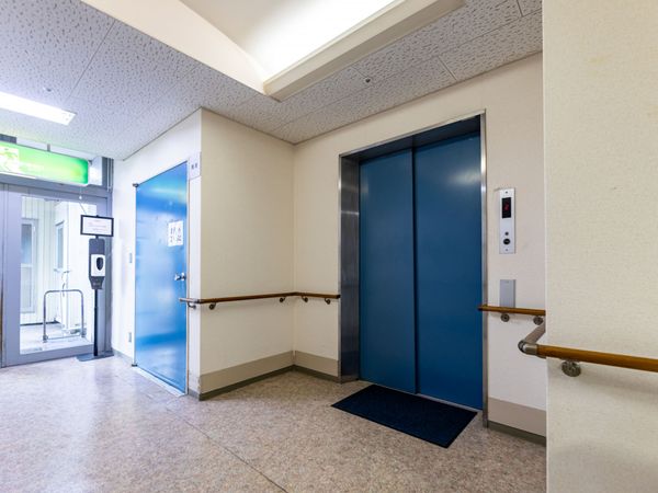 エレベーター前の廊下