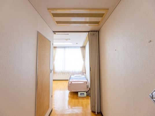 清潔な個室の廊下