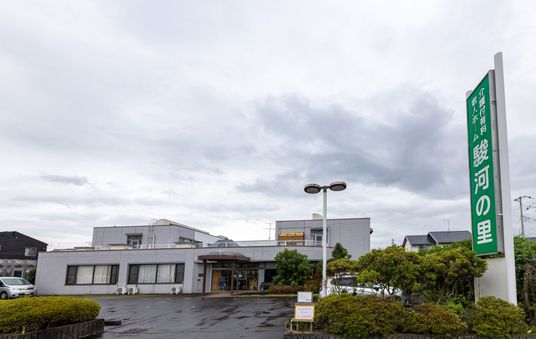 広々とした建物の外観