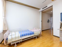 居室のベッドと広さ
