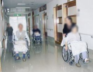 車椅子利用者の廊下