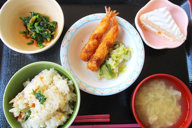 豊富な料理のプレート