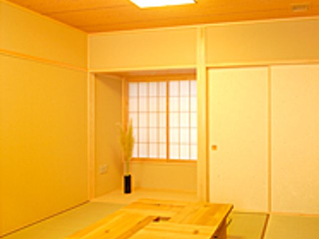 和室の居室 居室 柔らかな自然光が差し込む畳の居室です。心落ち着く和の空間で、リラックスして過ごせます。