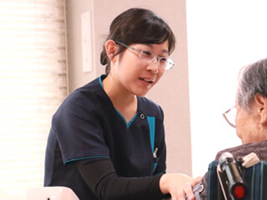 親身に寄り添う様子