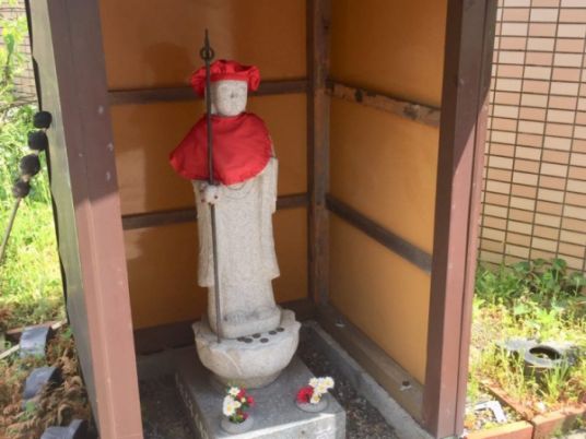 庭の一角のお地蔵様
