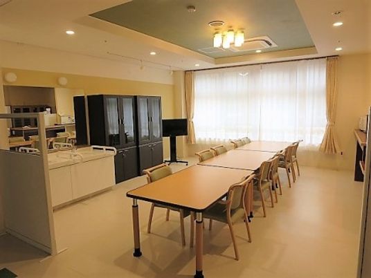 明るいダイニングスペース