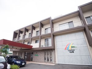 広々とした明るい外観