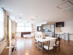 明るい居室の一角