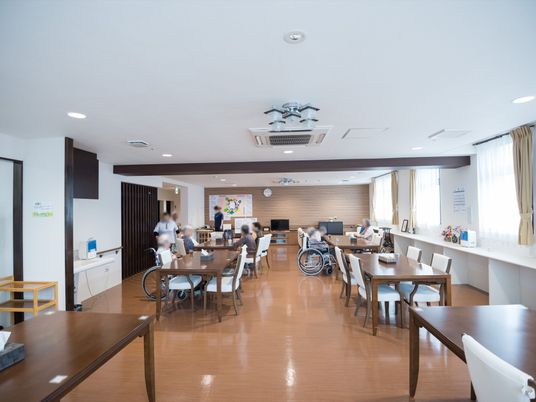 広々とした快適な食堂