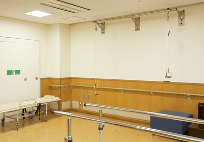 訓練器具のある部屋