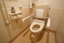 手すり付きトイレ設備