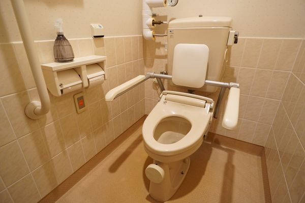 手すり付きトイレ設備