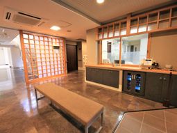 和モダンなロビー空間