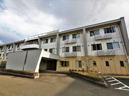 多階層の建物エントランス