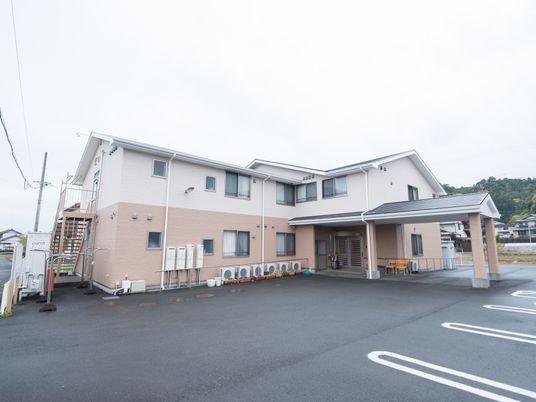 清潔感のある施設の外観