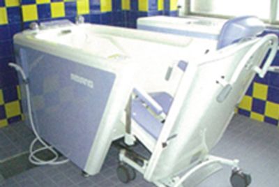 落ち着いた設備の浴室